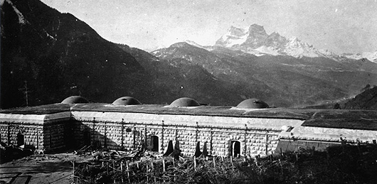 1)Il forte di Pian dell'Antro nel novembre 1917 (Archivio Musizza e De Donà)