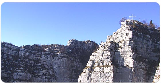 l'immagine rappresenta una veduta panoramica del Monte Cengio
